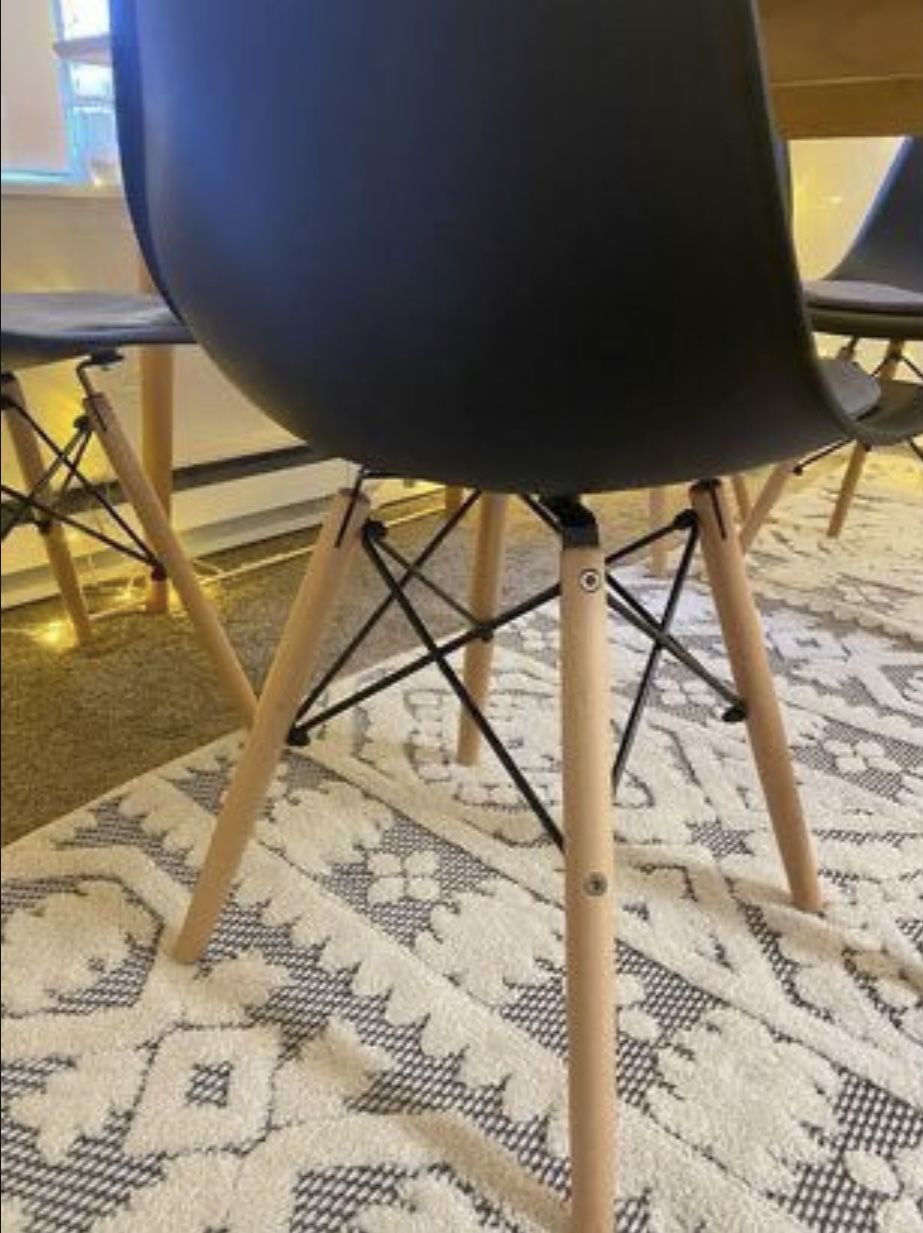 Dinner Table And Chairs 4