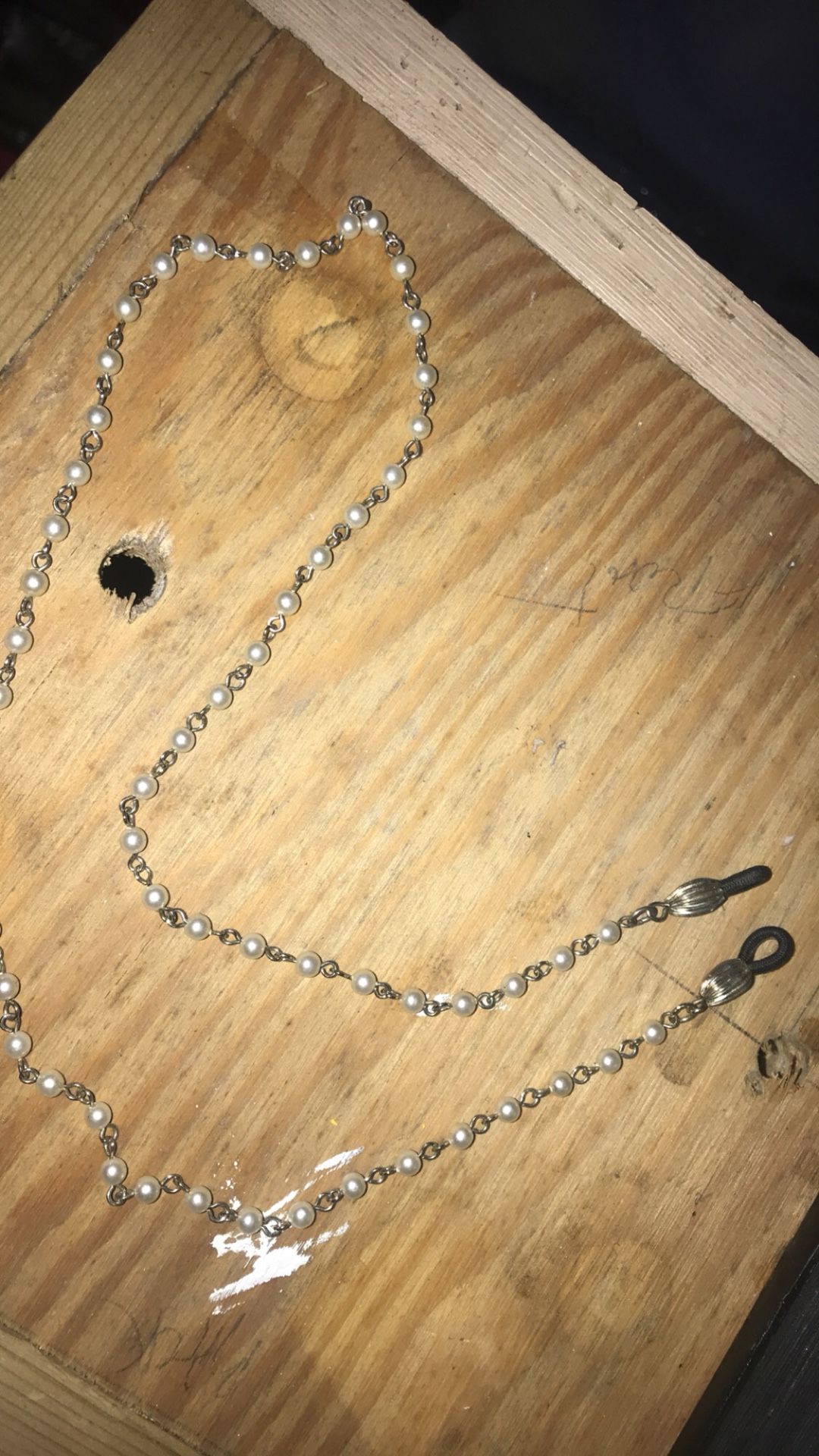 Vintage pearl & silver glasses necklace holder