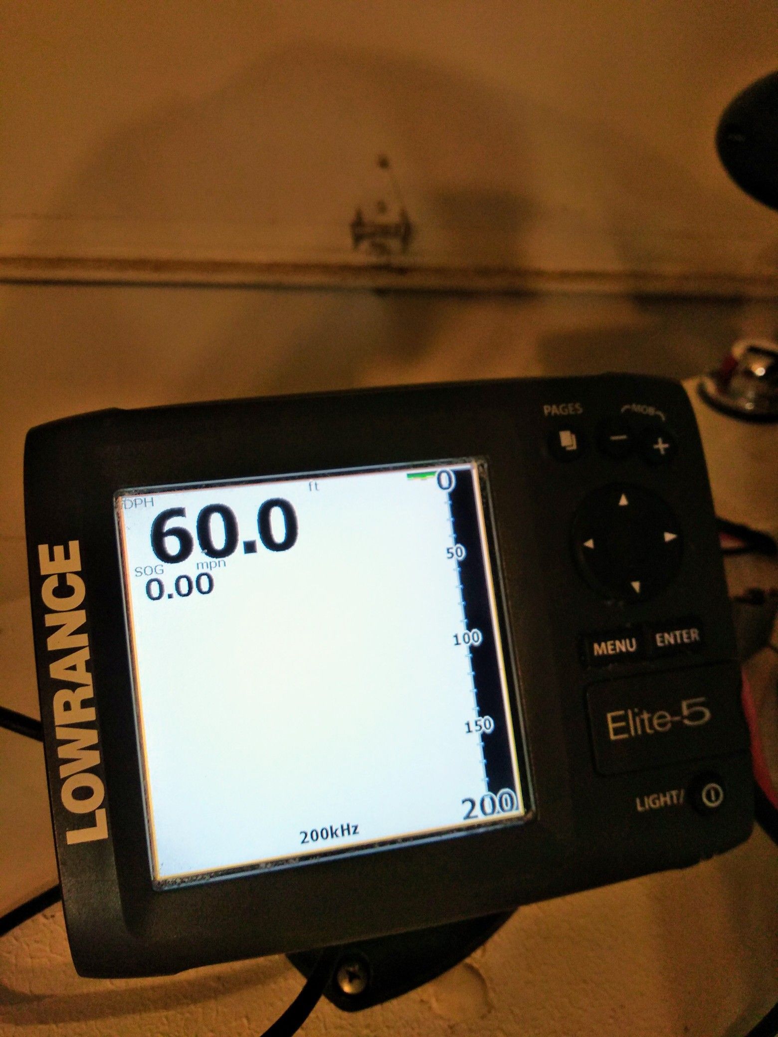 xi5 with sonar and pinpoint GPS w lowrance fishfinder for