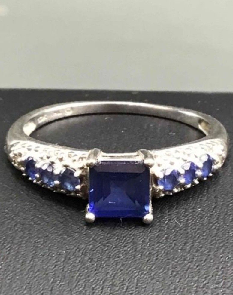 10k blue topaz ring size 6.75