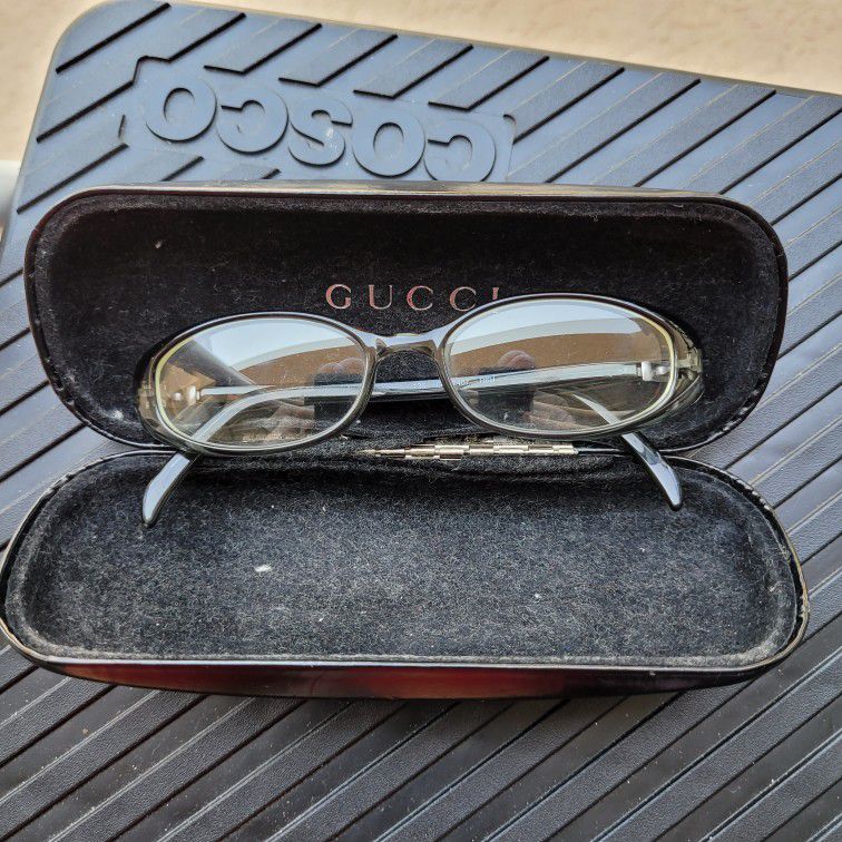 Authenic GUCCI RX Italian Eyeglasses GG 2467 *135 R6U. Made In 