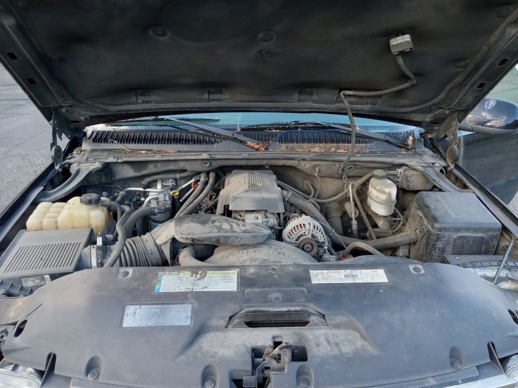 Chevrolet Suburban 4x4 6.0L 3/4 Ton