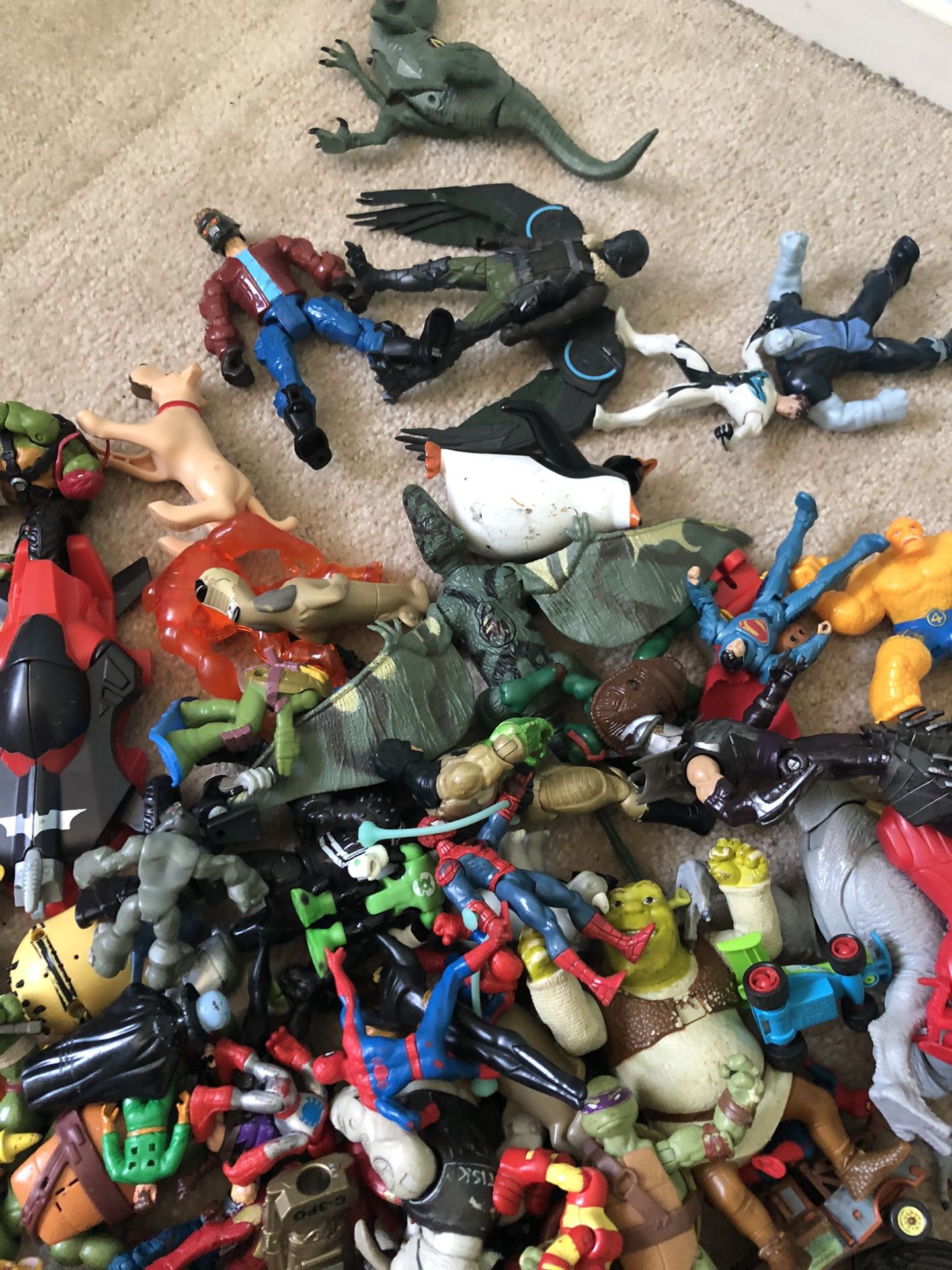 Bunch Of Action Figures/Includes Everything In Picture