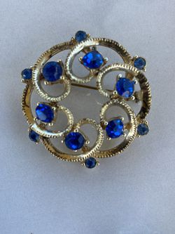 Collectors I Have Lots And Lots Of Vintage Costume Jewelry!!! Thumbnail