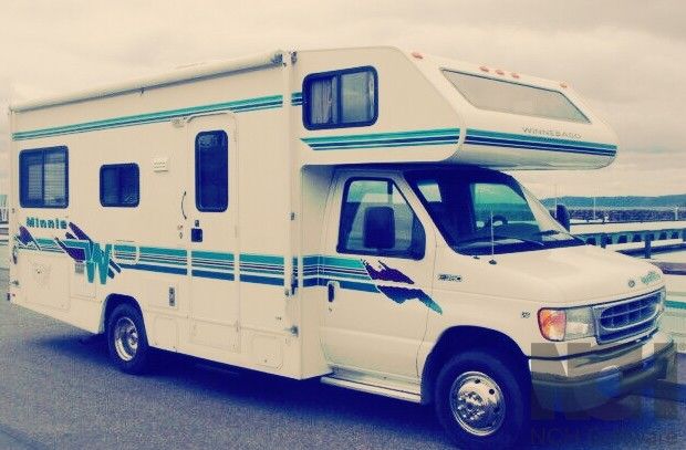 1999 Winnebago Winnie Camper