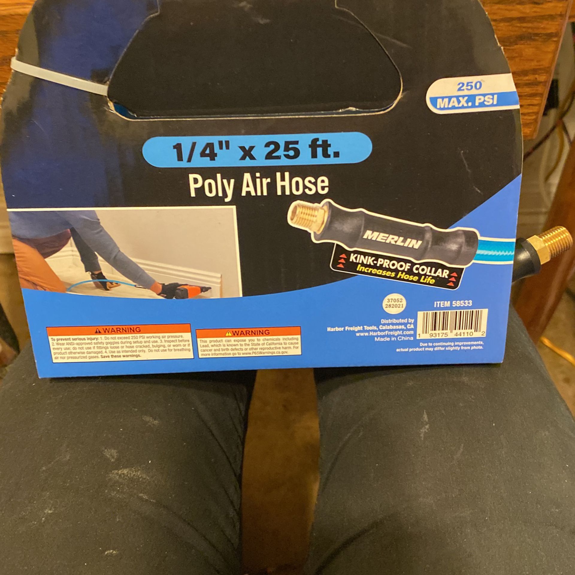 Brand new Berlin quarter inch 25 foot poly air hose light weight air hose with quick proof collar