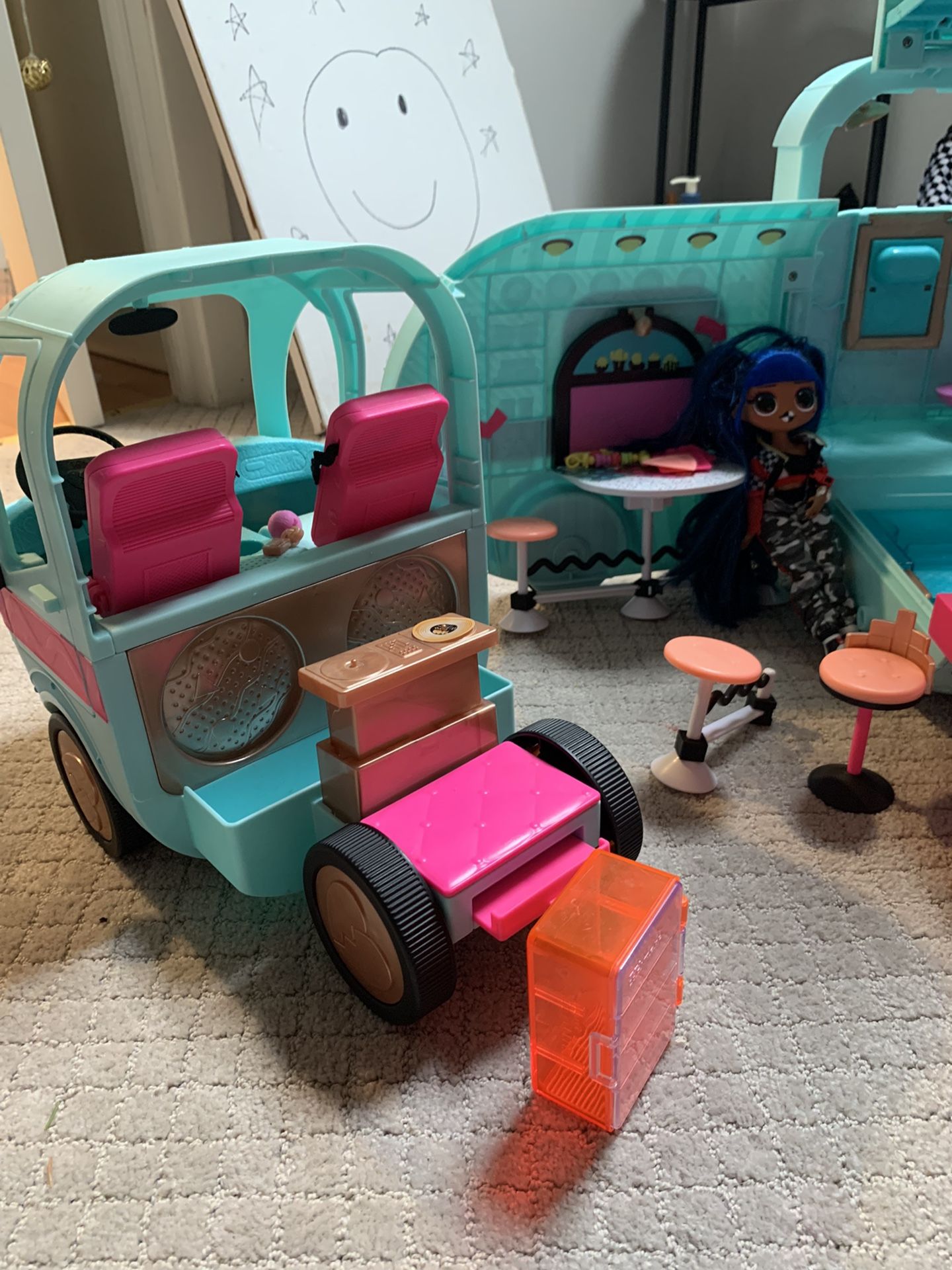 LOL 2-1 Glamper And Winter Cabin Doll House With Over 20 Dolls And tons Of Accessories