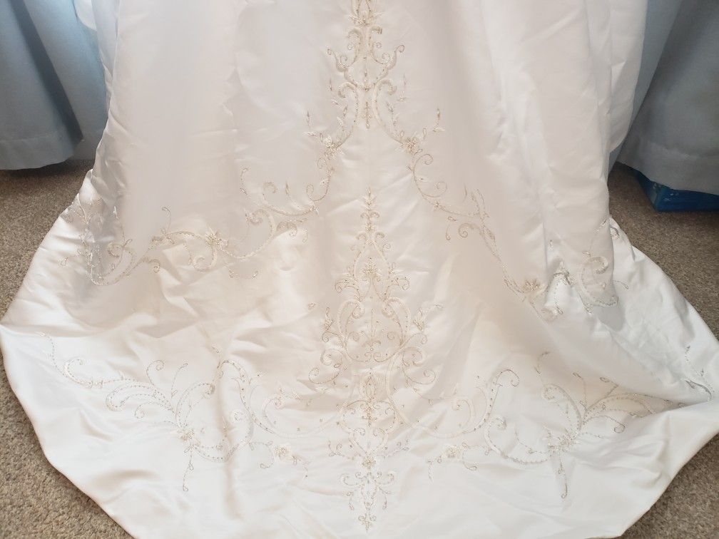 Brand New Wedding Dress Size 16