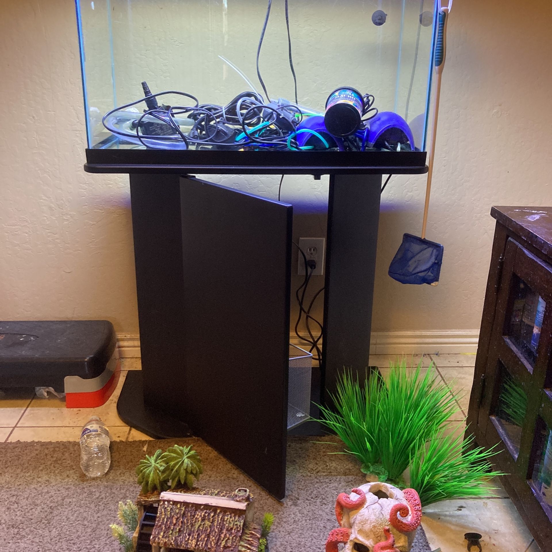 29 Gallon Fish Aquarium With Stand And Lots Of Needed Equipment And Decorations