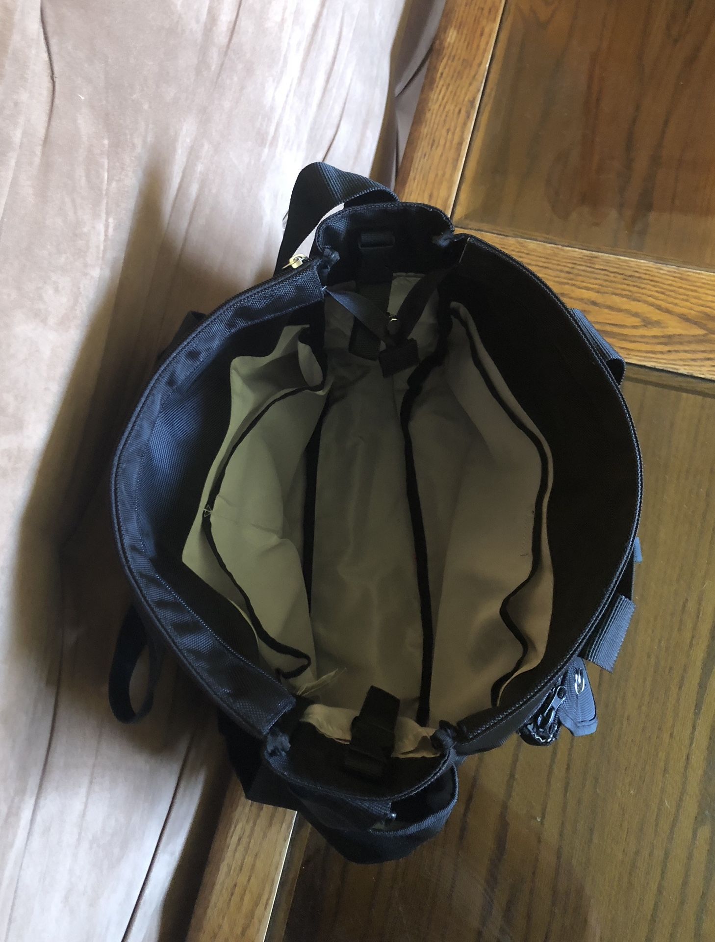 Skip hop Messenger tote diaper bag