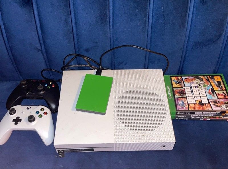 xbox one s am giving it out to bless someone who first wish me happy wedding anniversary on my cellphone number now 707^340^9916