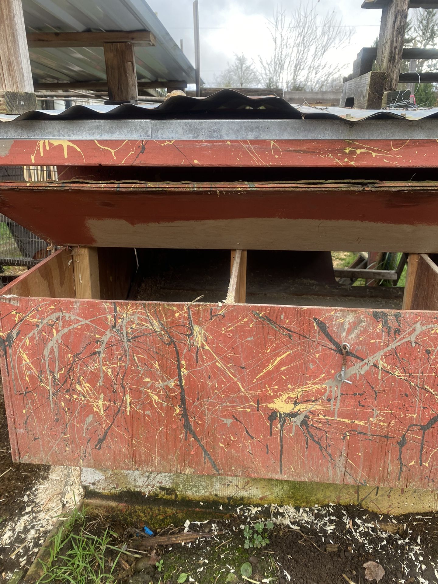 FREE!! LARGE CHICKEN COOP!!