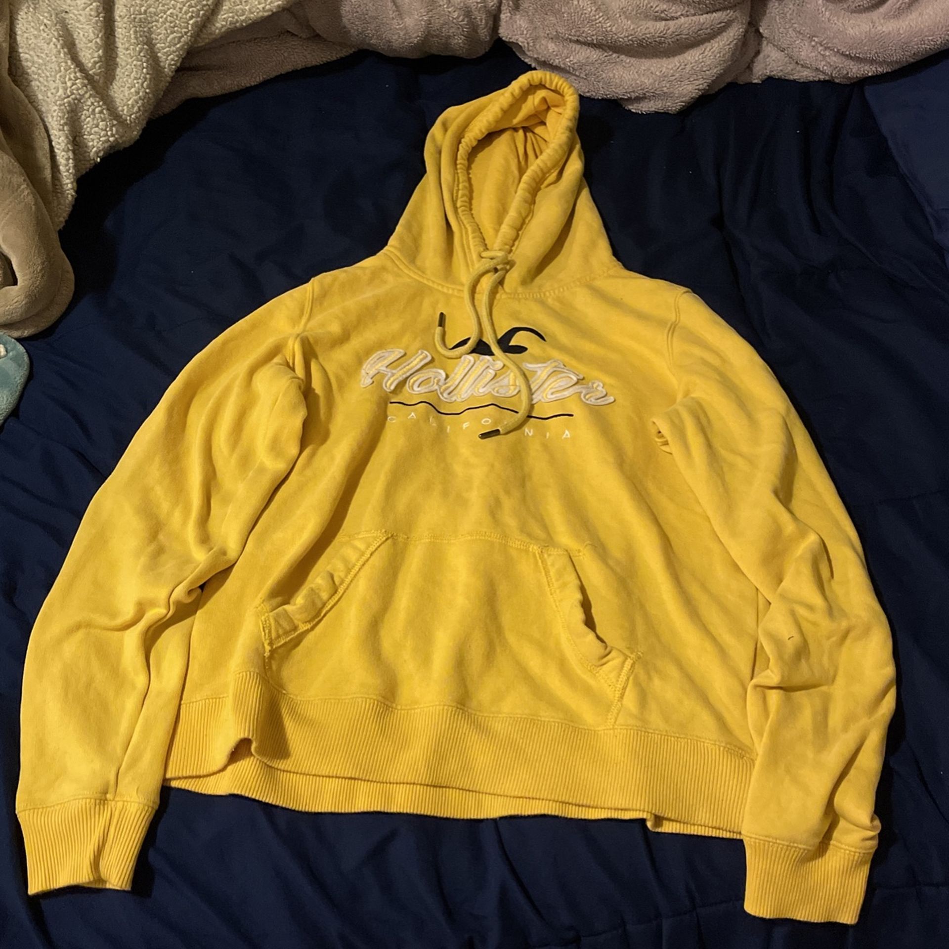 Yellow, Medium Sized Hollister Hoodie