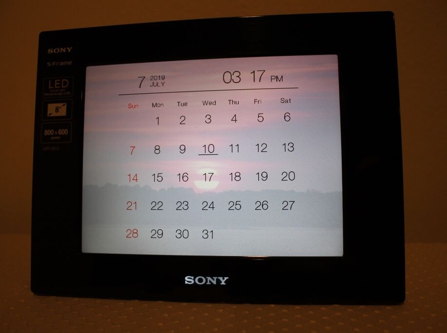 Sony Digital 8” Photo Frame | LED Backlight | 800 x 600 pixels | Remote Control | DPF-D810 | Features: Slideshow, Clock, Calendar