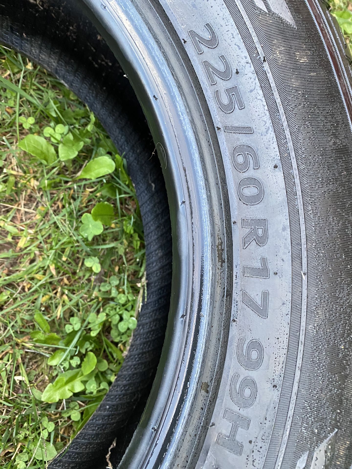 225/60/17 Matching Set Of Kumho's