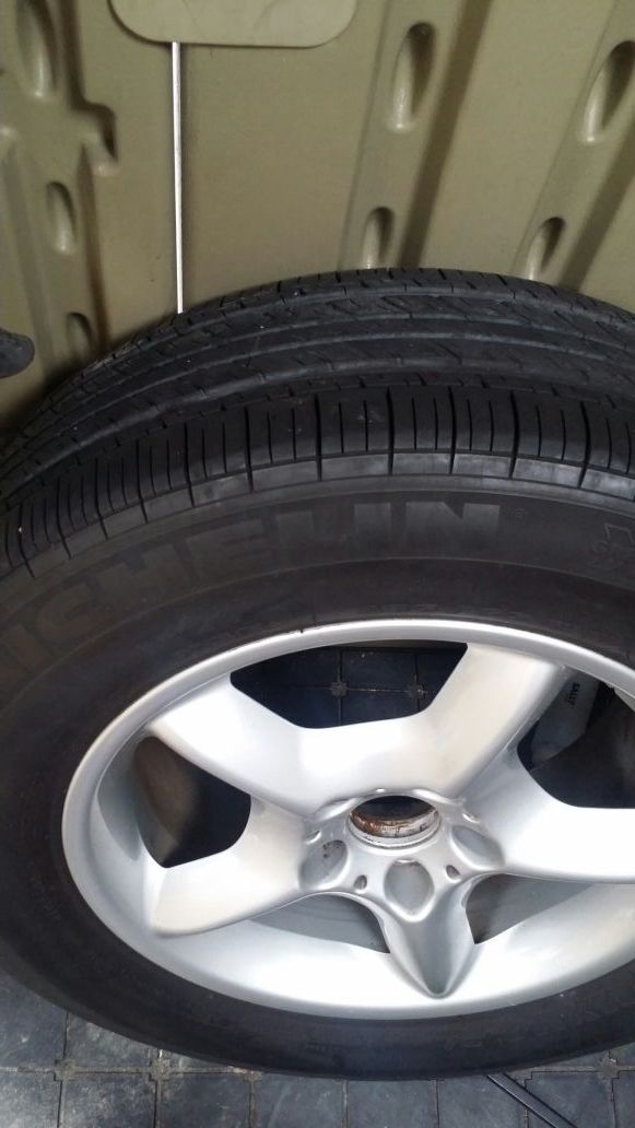Bmw R17 TIRE AND RIM