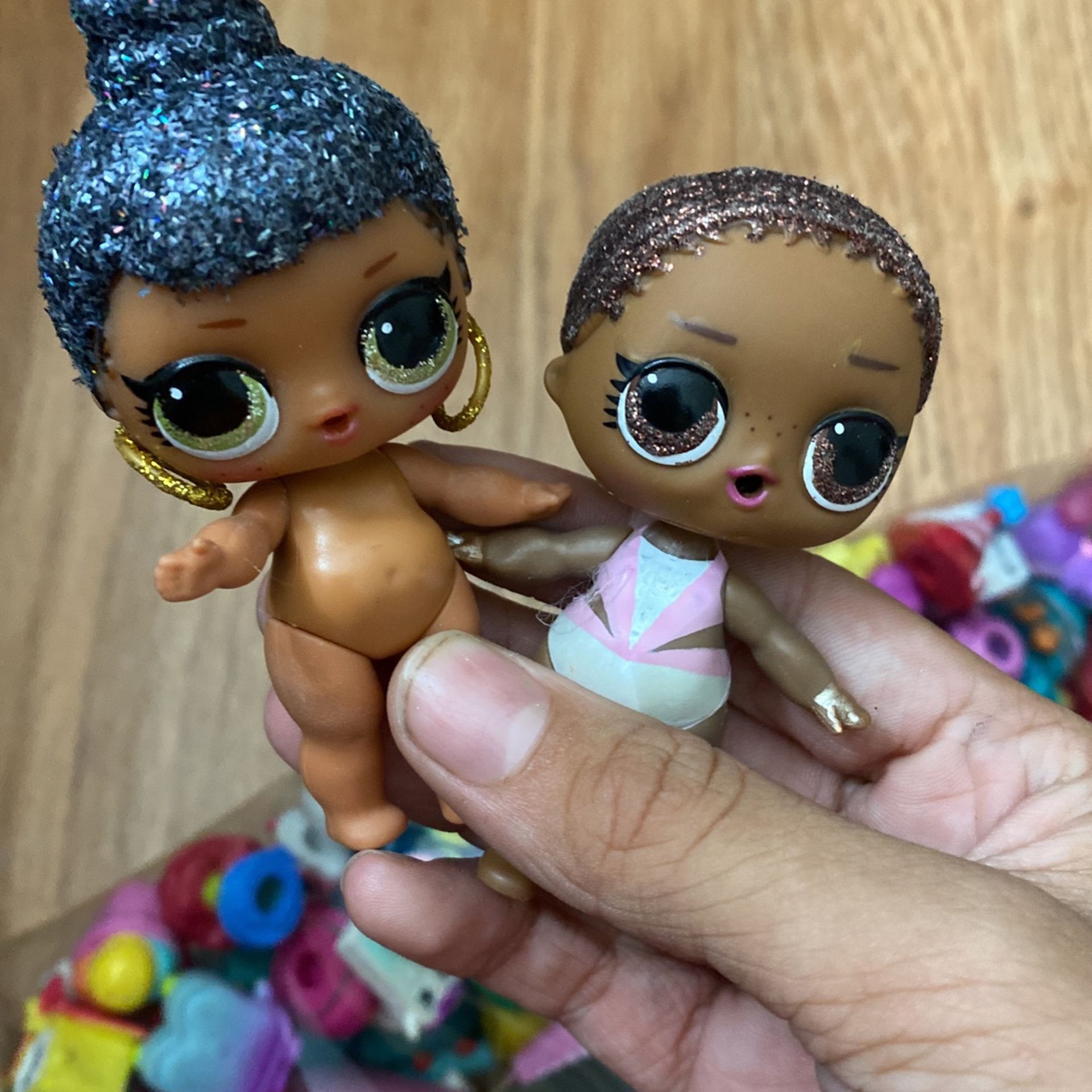 Selling Shop Kins, Lol Dolls With A Lot Of Clothing And It Comes In A Cute Bag