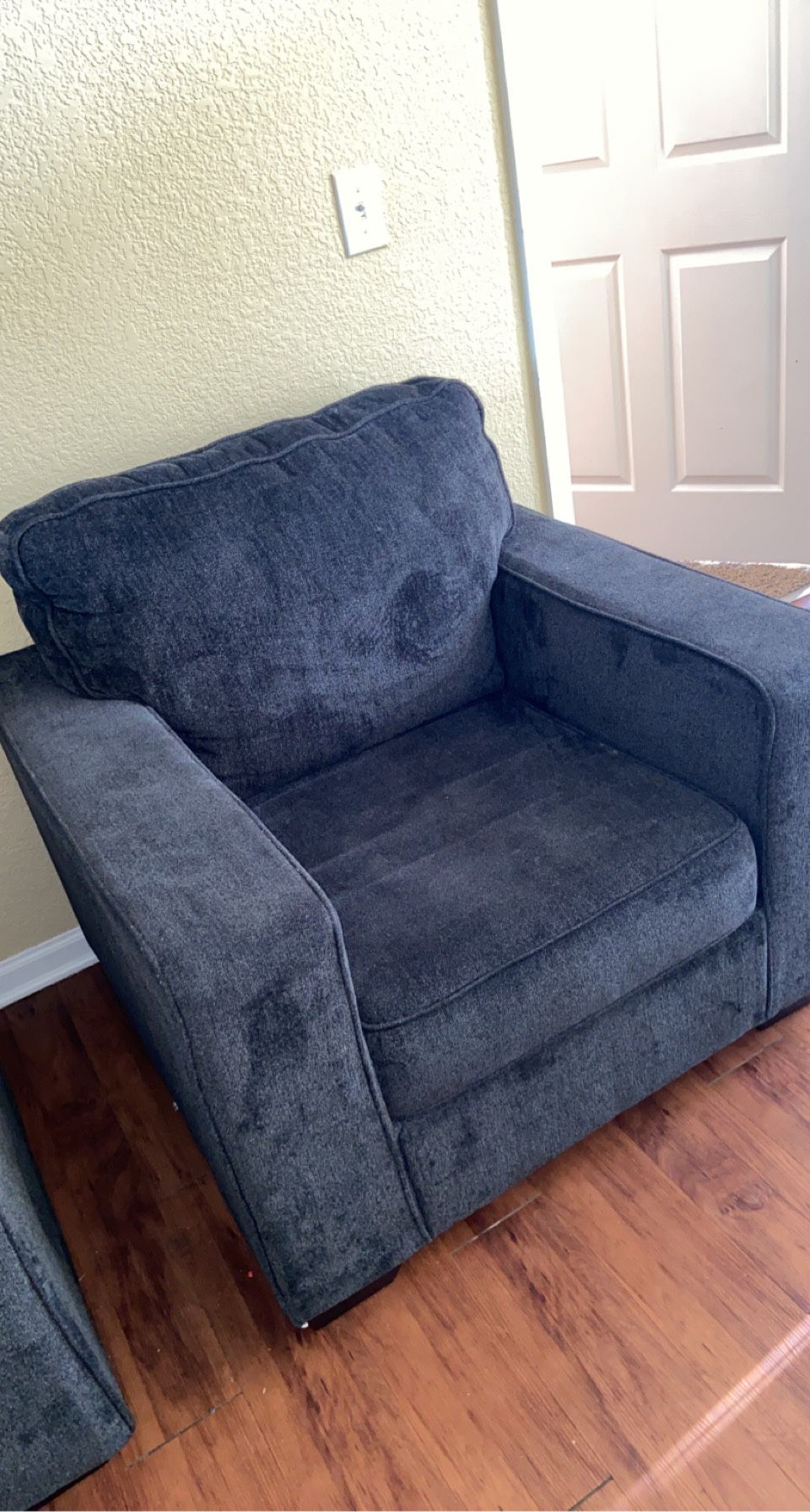 Couch Set $275 PICK UP TOMORROW 