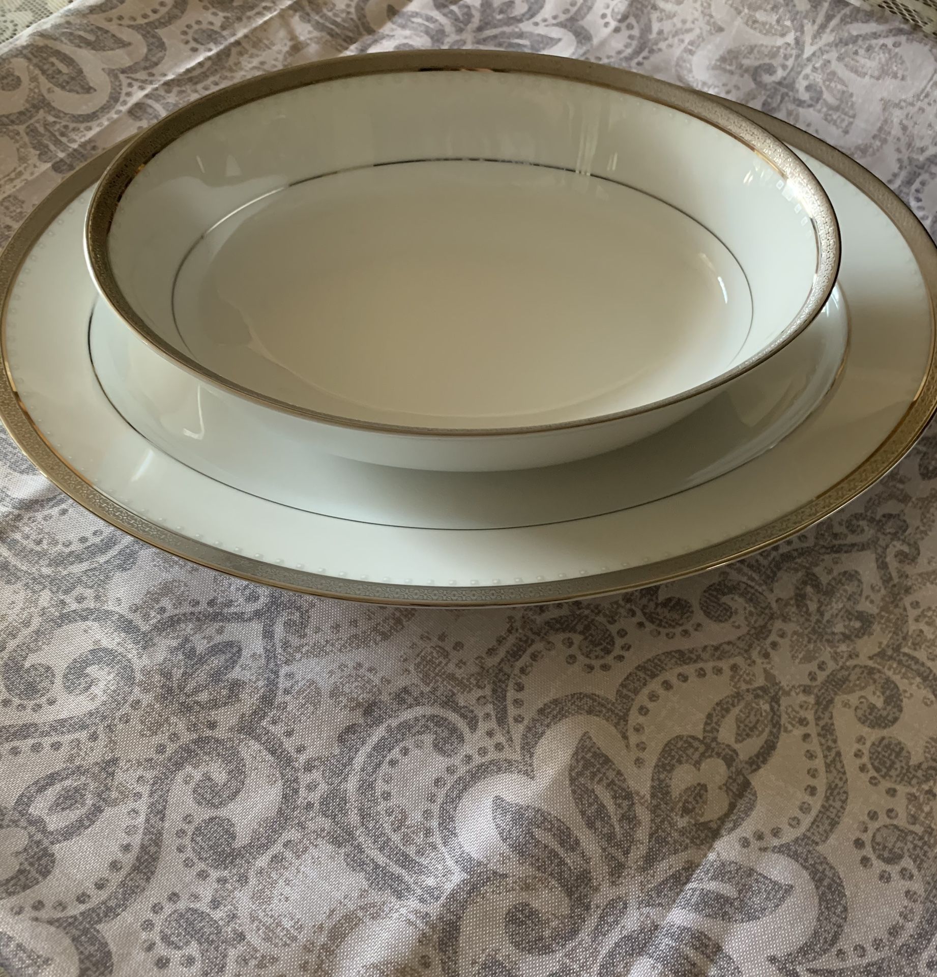 Noritake dinnerware set for 8