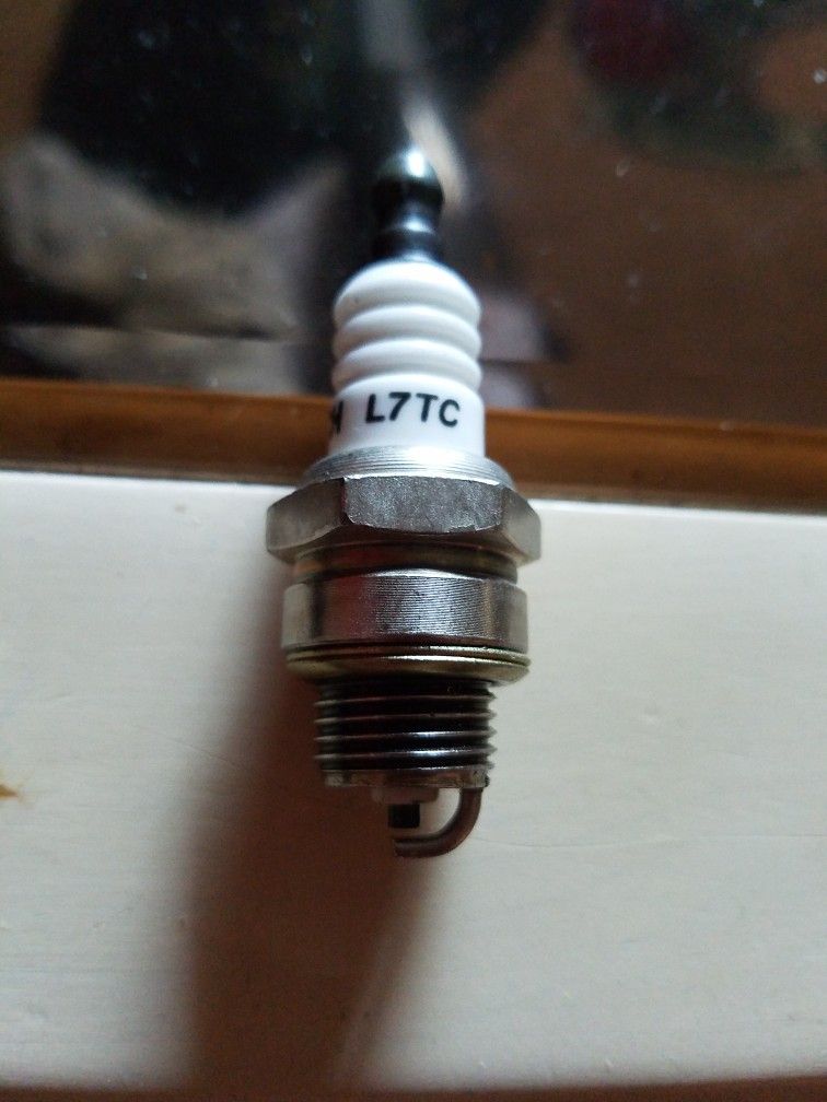 BRAND NEW SPARK PLUG FOR 2 CYCLE WEED WACKER