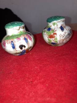 Antquie Pair Of Porcelain Kutani Salt & pepper Shakers From Japan Thumbnail