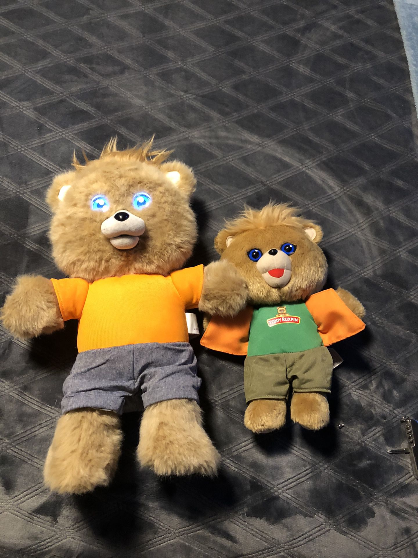 Teddy Ruxpin Lot Of 2 TASTED Big One No Batteries Included , Small One Batteries Included