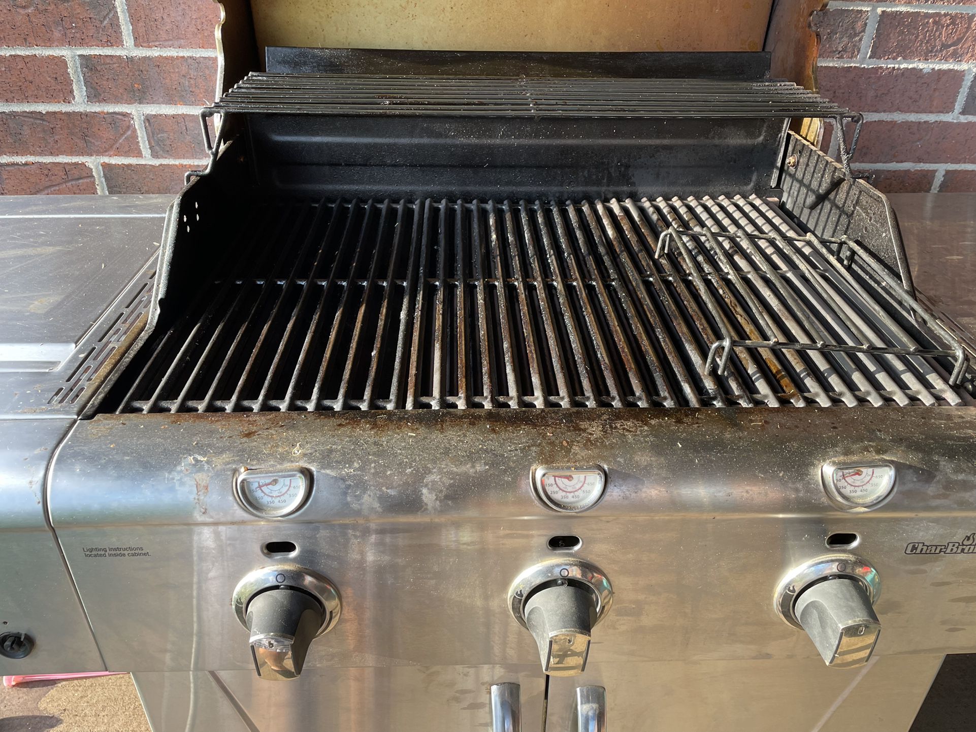 Move Out Sale At Give Away Price - Charbroil Grill With Burner 