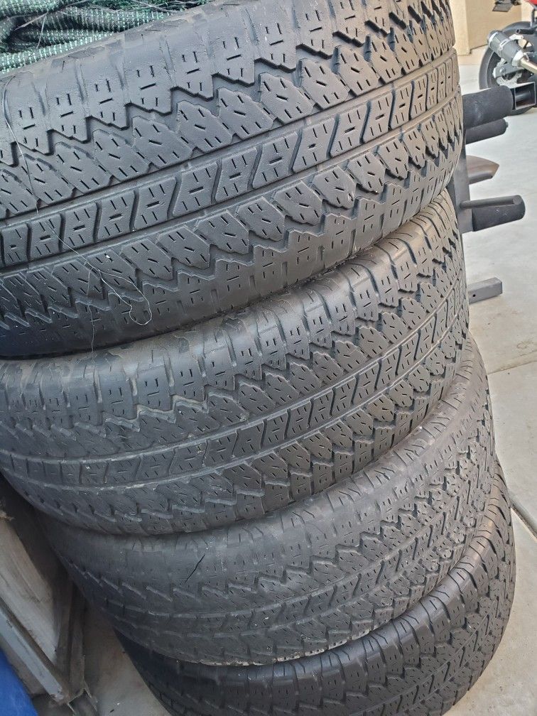 Bridgestone Dueler 275-60-20 Good Condition