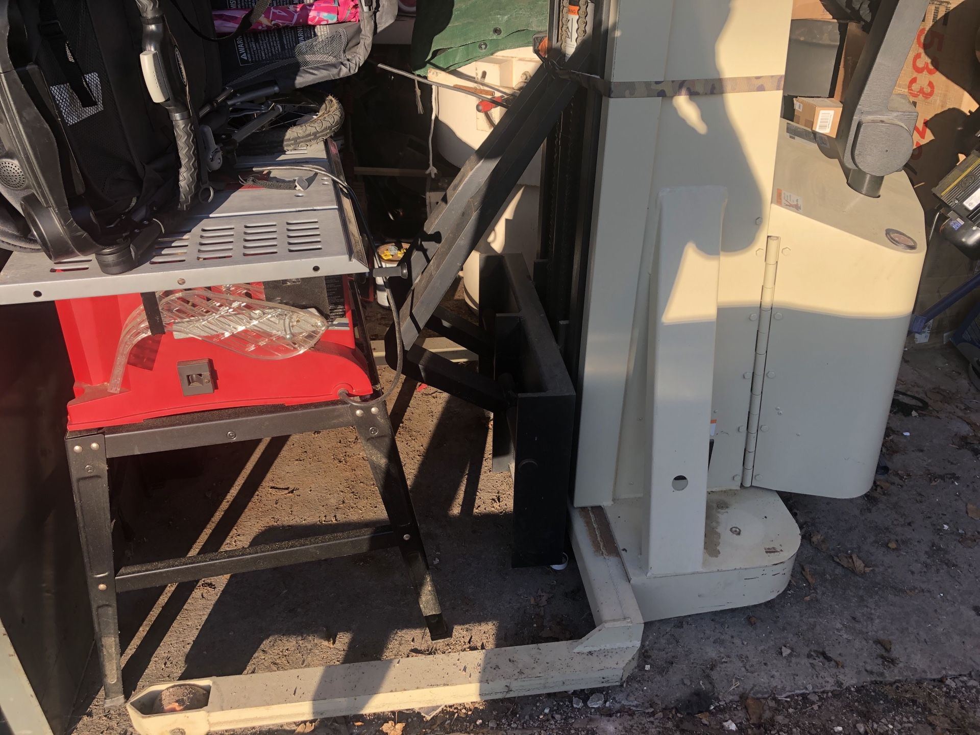 Crown MT20 forklift walk behind stacker