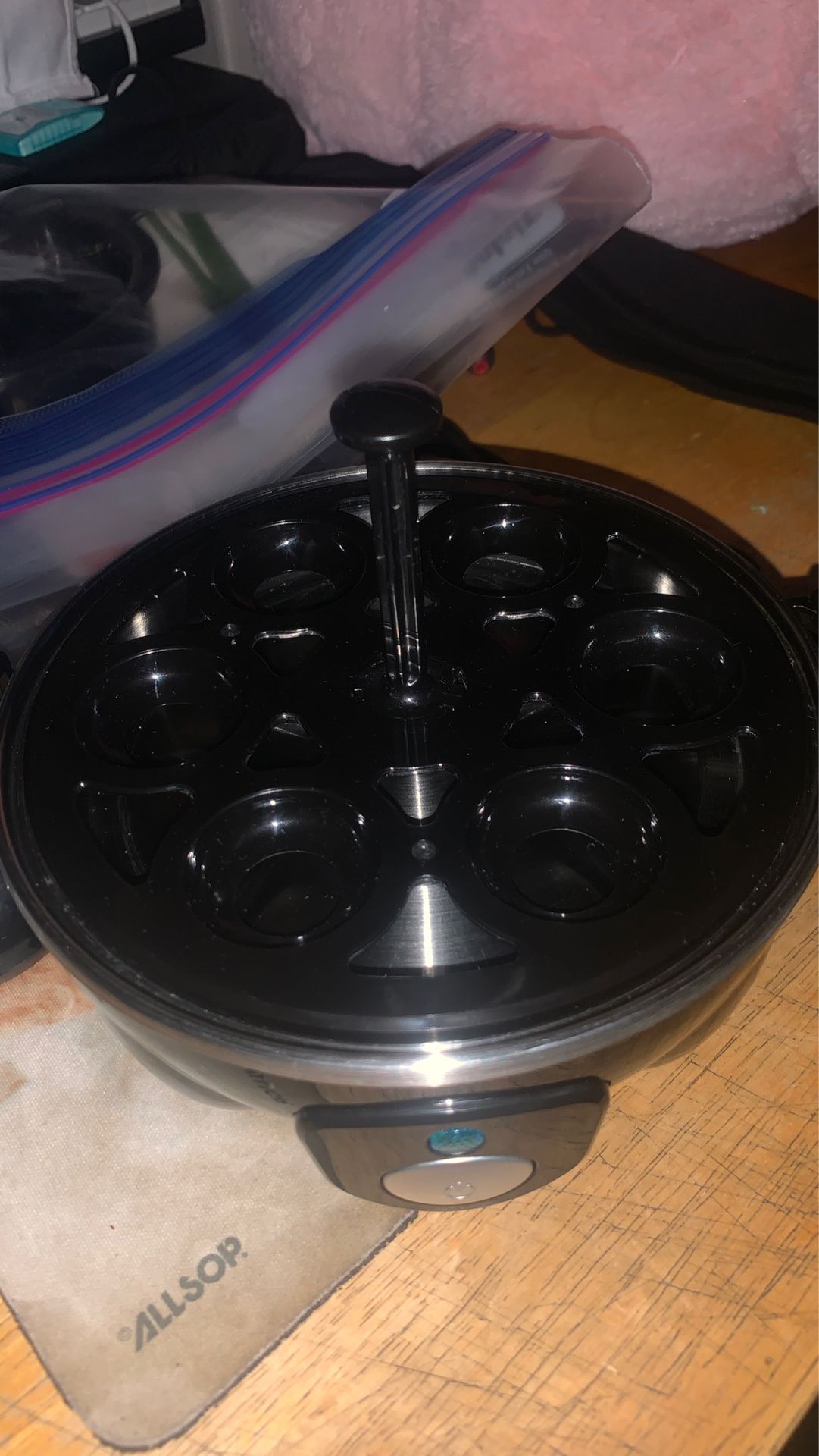 Egg cooker