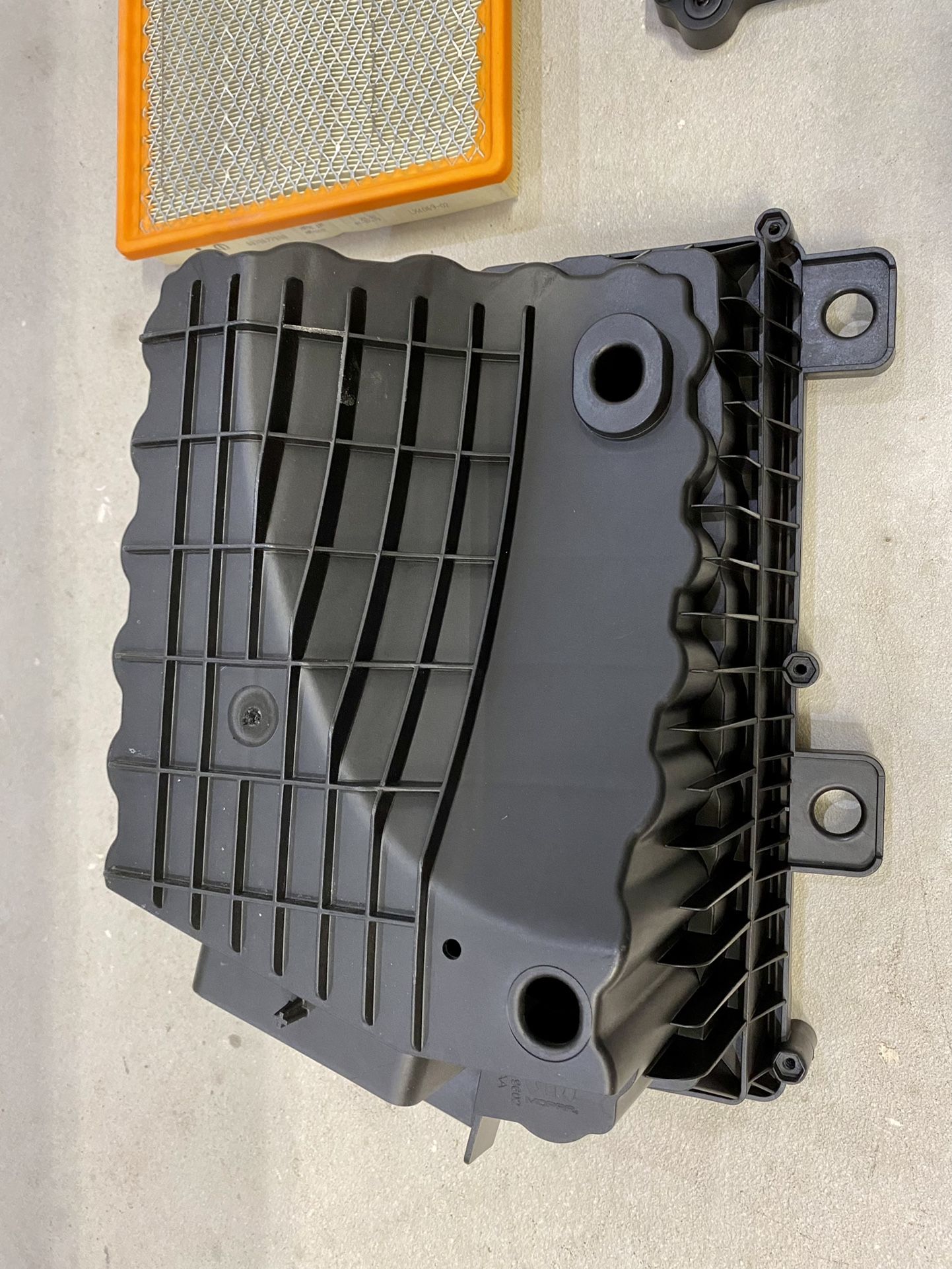 2019-2021 Dodge Ram 1500 5.7L Air Cleaner Filter Box with Intake OEM
