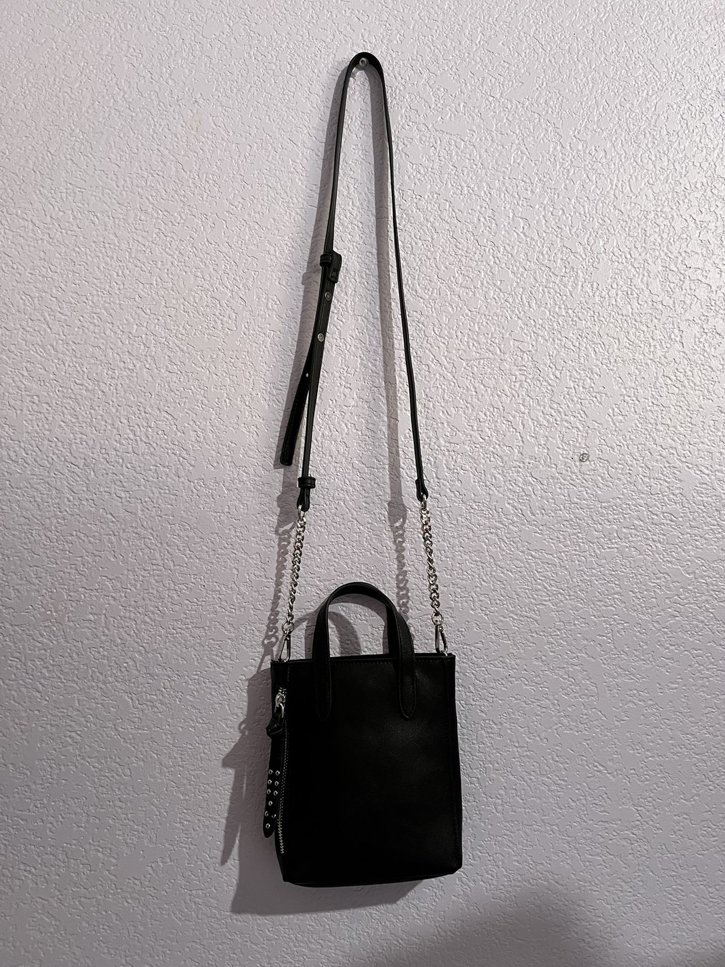 New/nuevo Black Crossbody Bag
