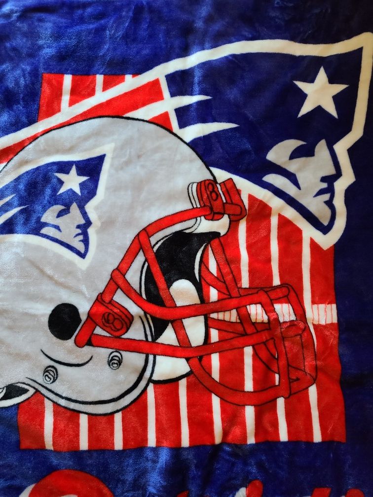 Beautiful patriots throw blanket