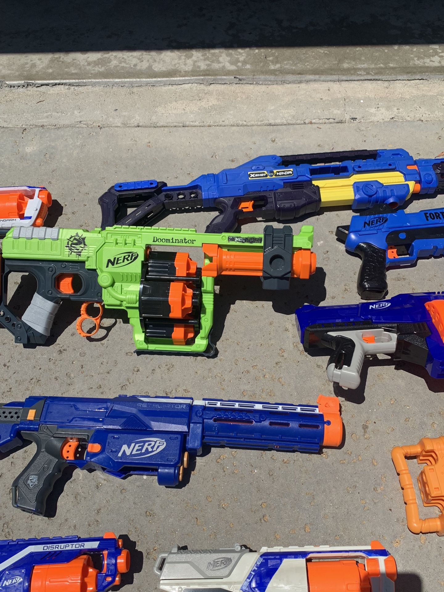 Large Nerf Gun Lot