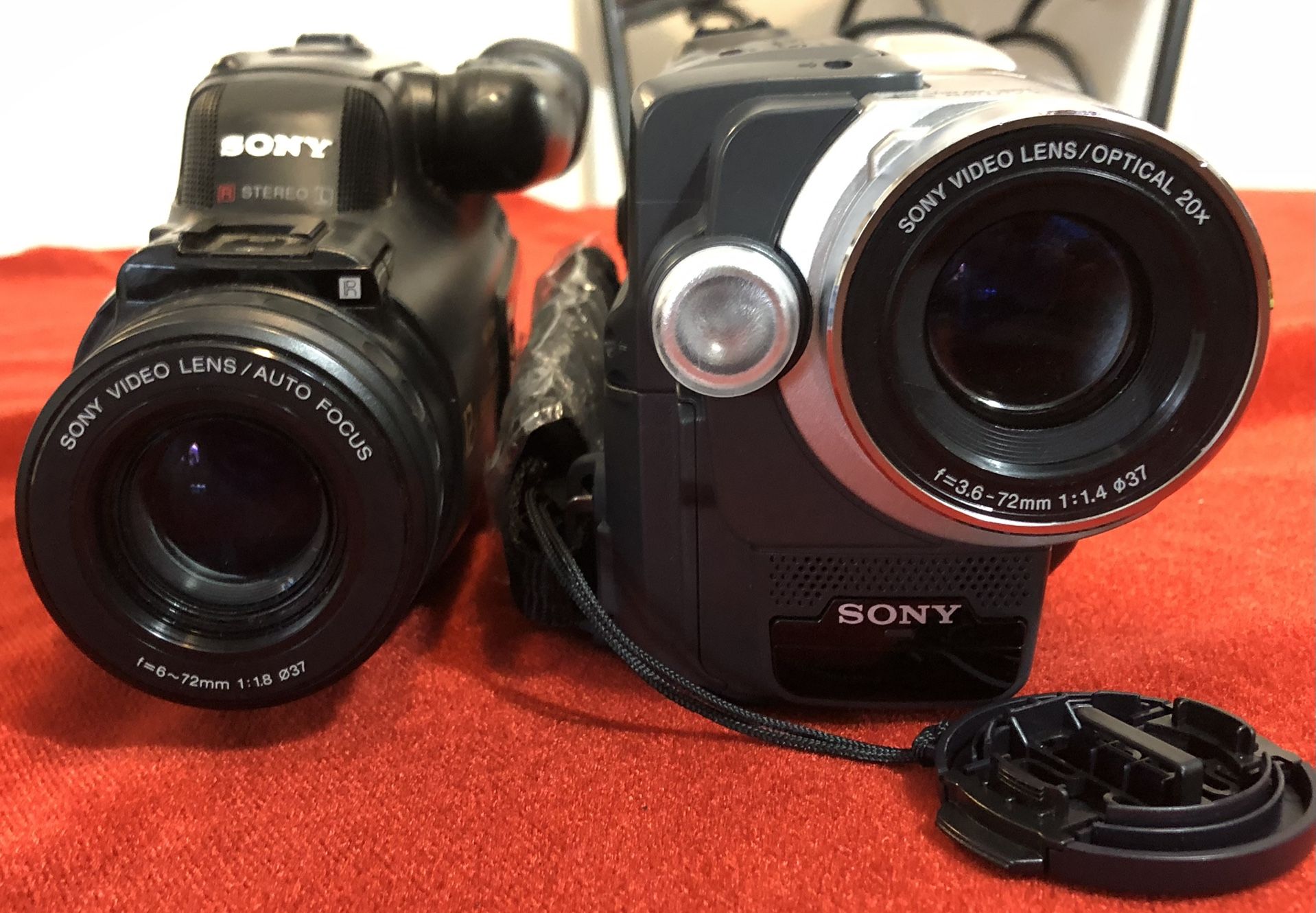 BOTH BROKEN Sony Handycam Camcorder Camera Recorder LOT BUNDLE CCD-TRV308 NTSC Hi8 Cassette CCD-FX620 Video8 Hi-Fi Stereo FOR PARTS OR REPAIR Black