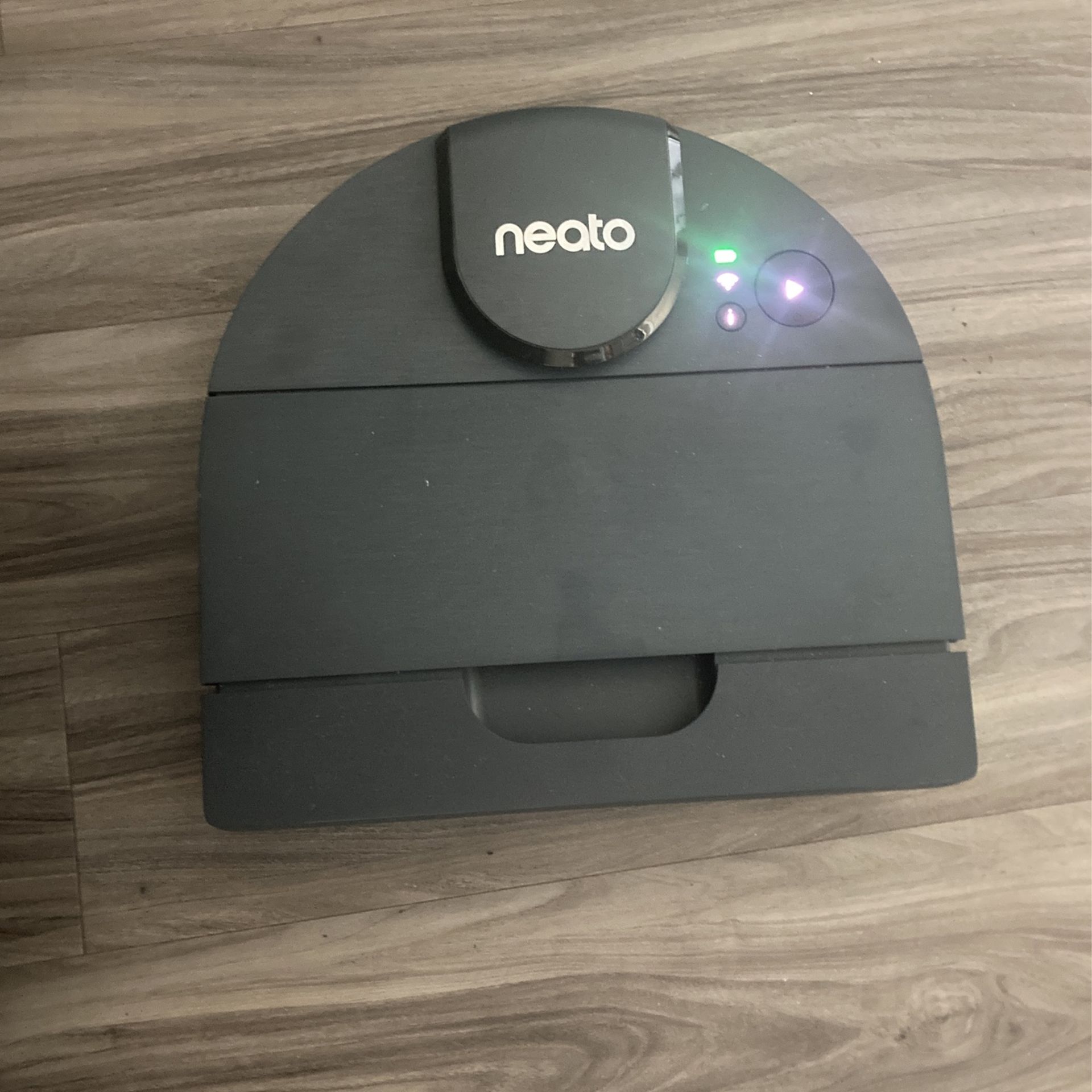 Neato D8 Intelligent Robot Vacuum