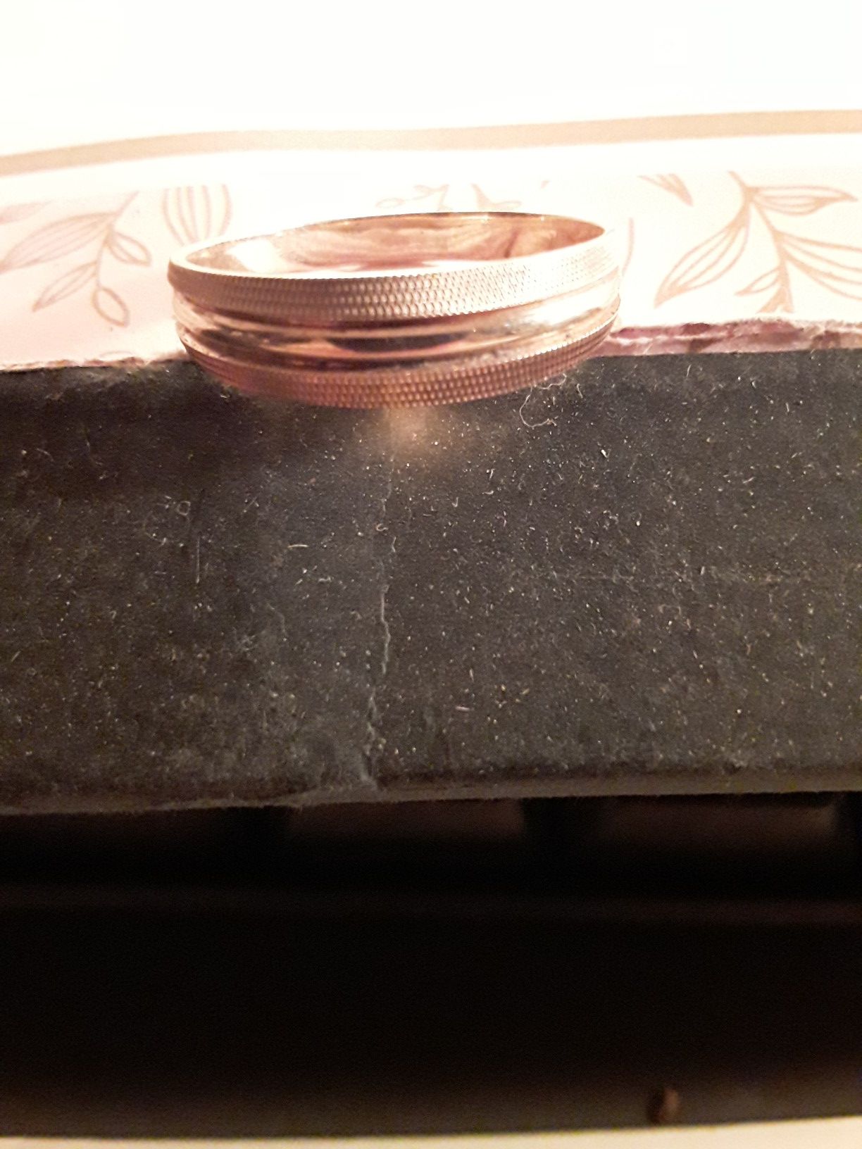 Men's gold wedding band
