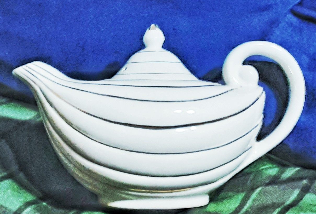 Art Deco SALEM CHINA etude Pattern 22kt Gold Decoration TEAPOT alladins Genie Lamp Shape