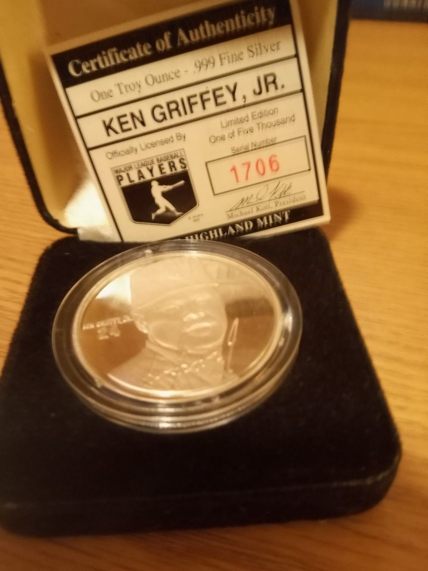 .999 Fine Silver Signature Series Ken Griffey Jr Highland Mint Round