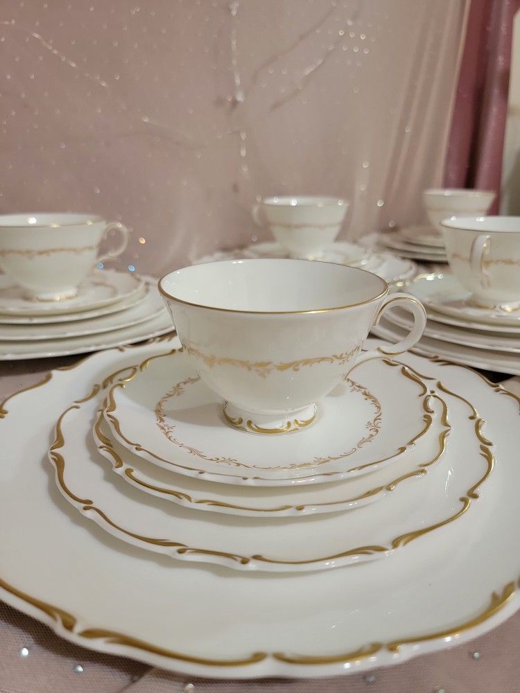 Royal Doultan Full Set Of Fine Bone China