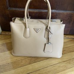 Excellent Condition Prada Bag With Authentification Certificate Thumbnail