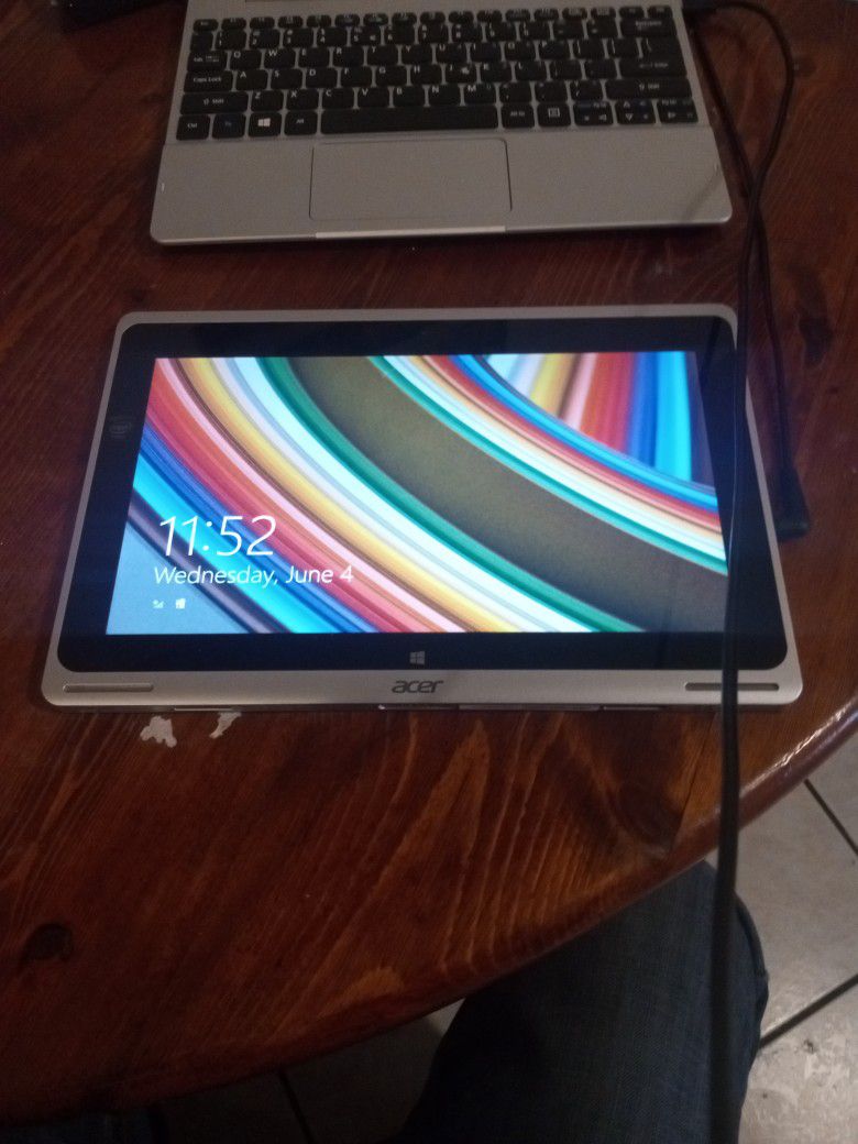 Acer Laptop /Tablet With Touchscreen