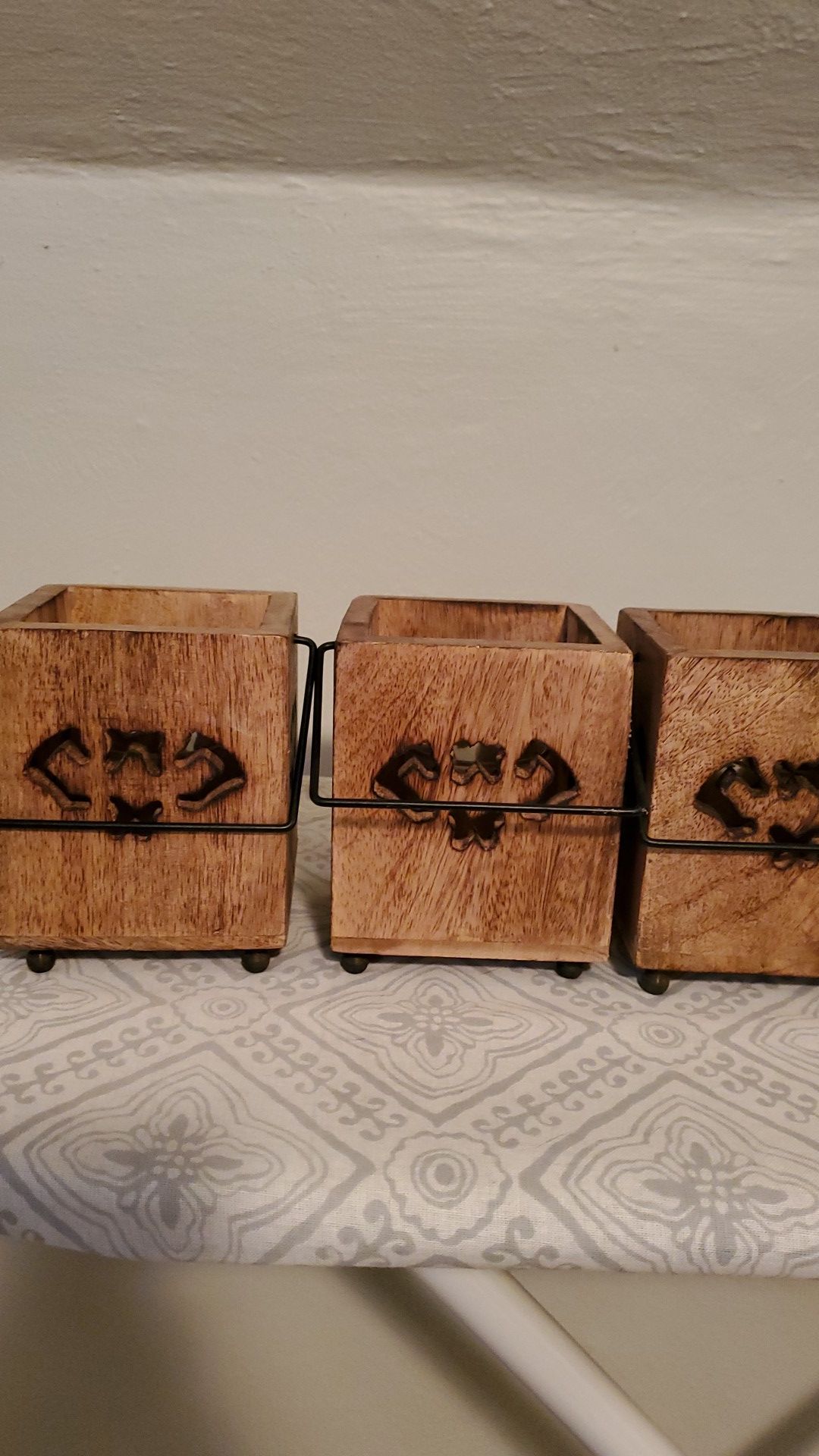 Cadle holders