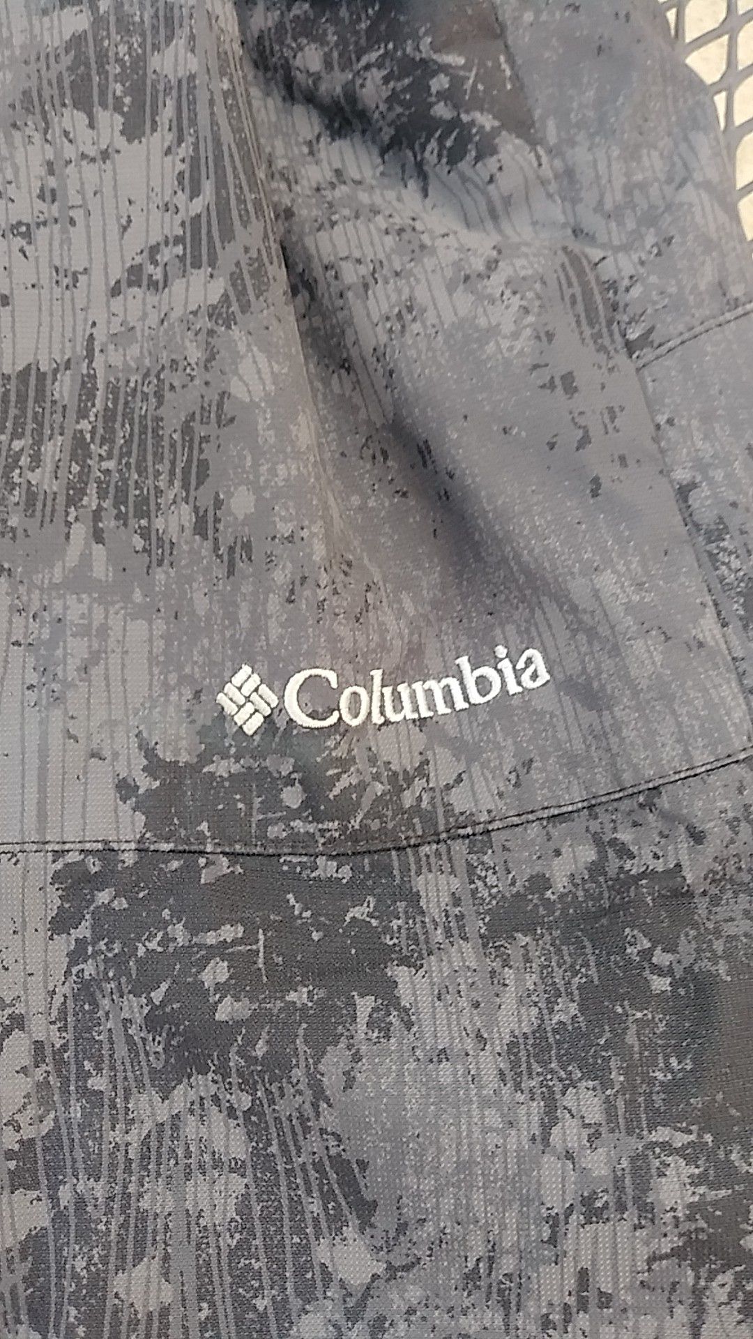 Columbia snow bib Overalls size 10/12. Slight stitching needed. Not ripped.