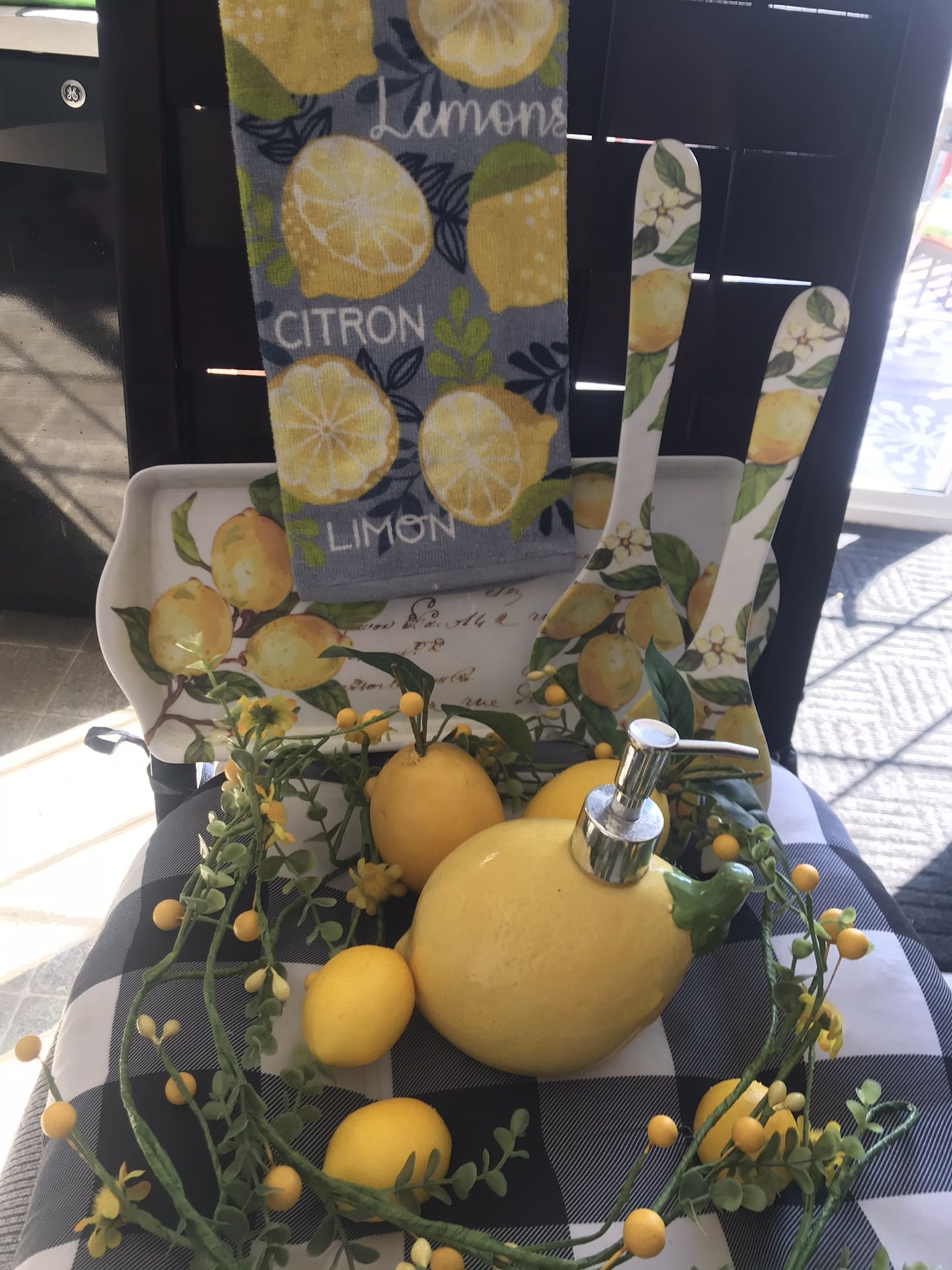 Lemon decor