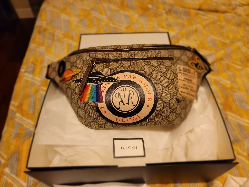 Gucci courrier gg Supreme belt bag