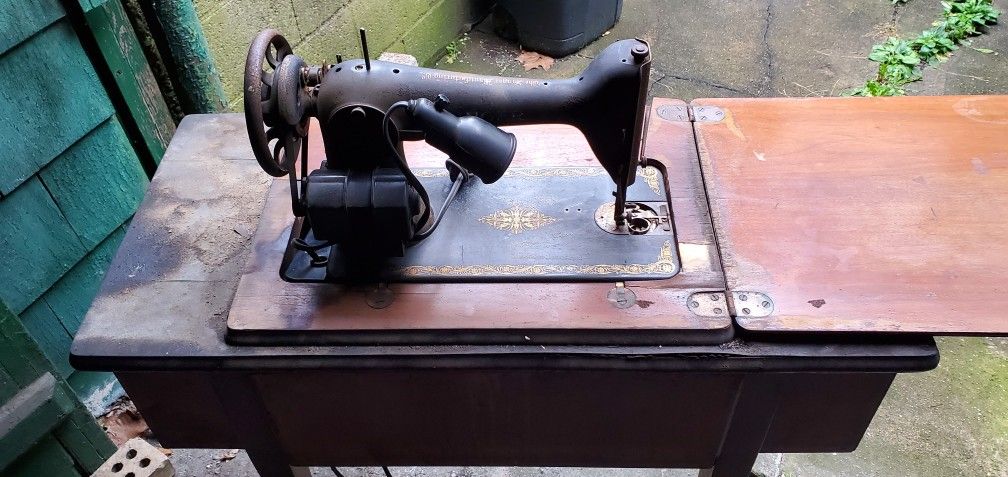 1930s Singer Sewing Machine