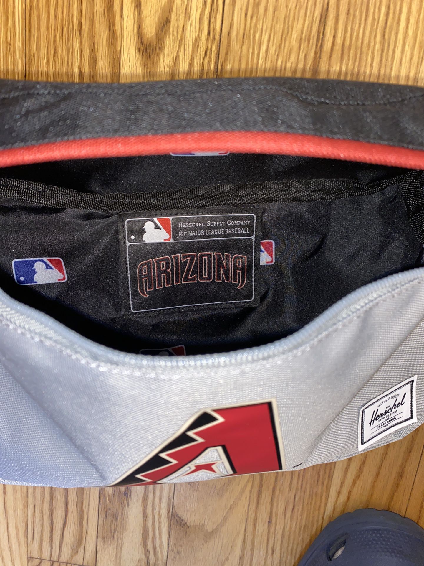 Herschel Supply Co MLB Arizona Diamondbacks Large Waist Bag NEW!!! 
