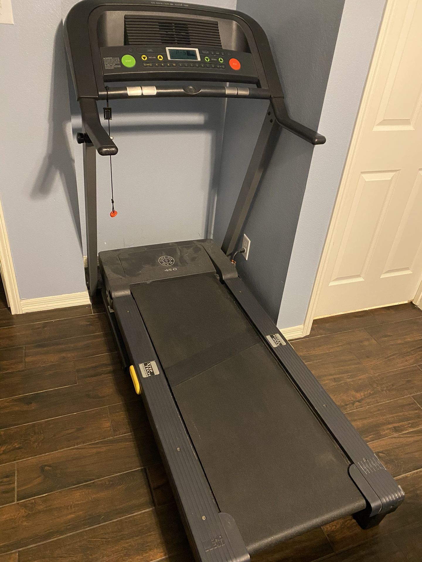 Treadmill Gold Gym 450 for Sale in Baytown, TX OfferUp