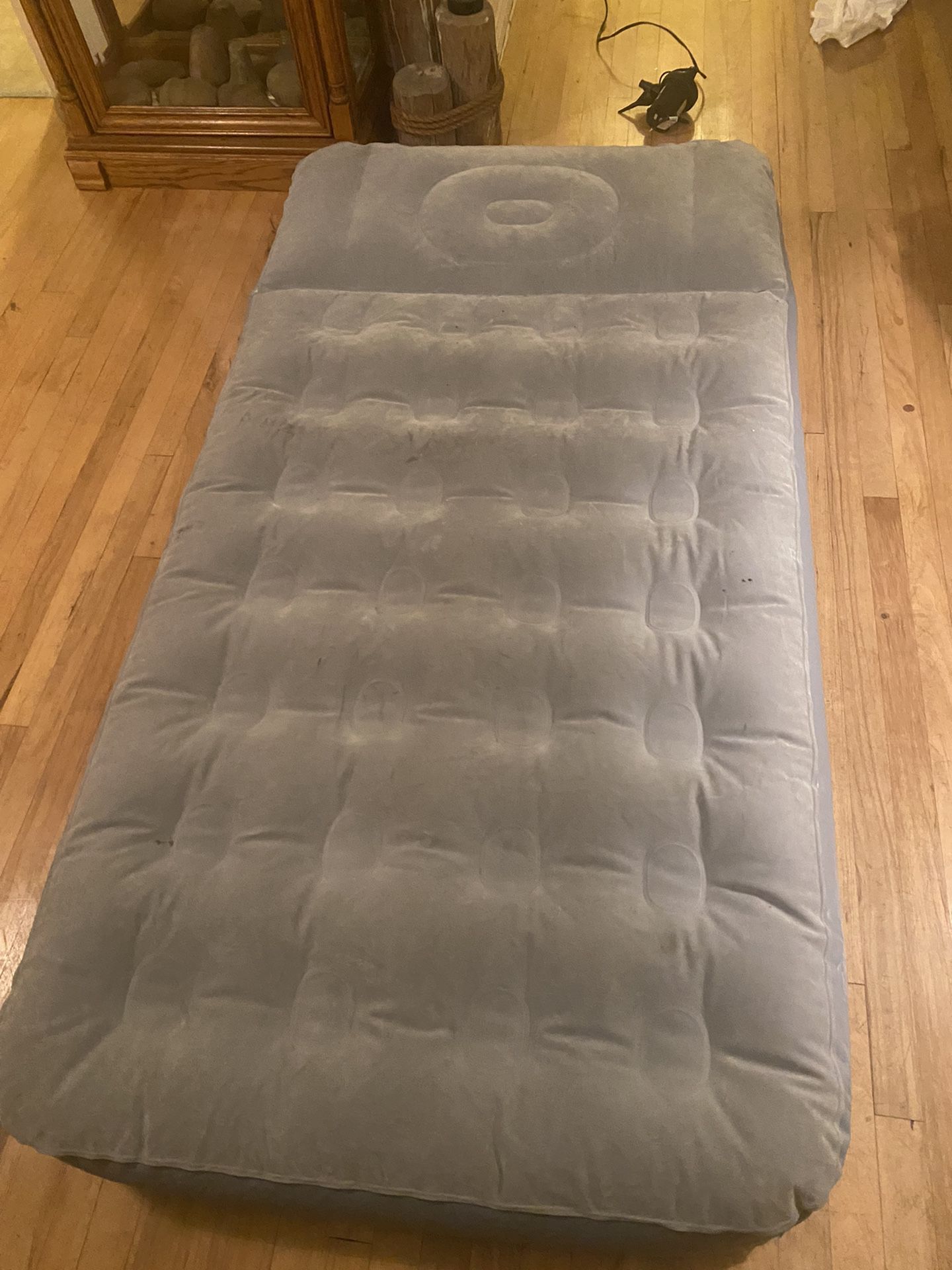 Air mattress and pump 3’ x 6’